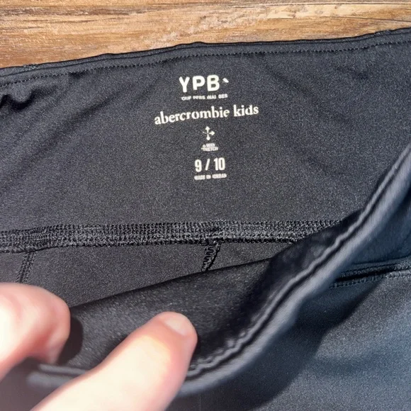 YPB Abercrombie Kids Black Leggings 9/10 Athletic 4 Way Stretch Pockets - Picture 2 of 5